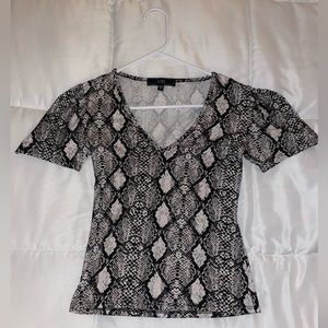 Women’s Small Snakeskin Print V-neck T shirt/Blouse